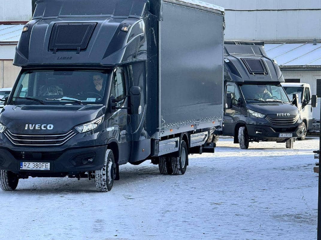 Busy Frozex 3,5 t z plandeką gotowe do wyjazdu w trasę