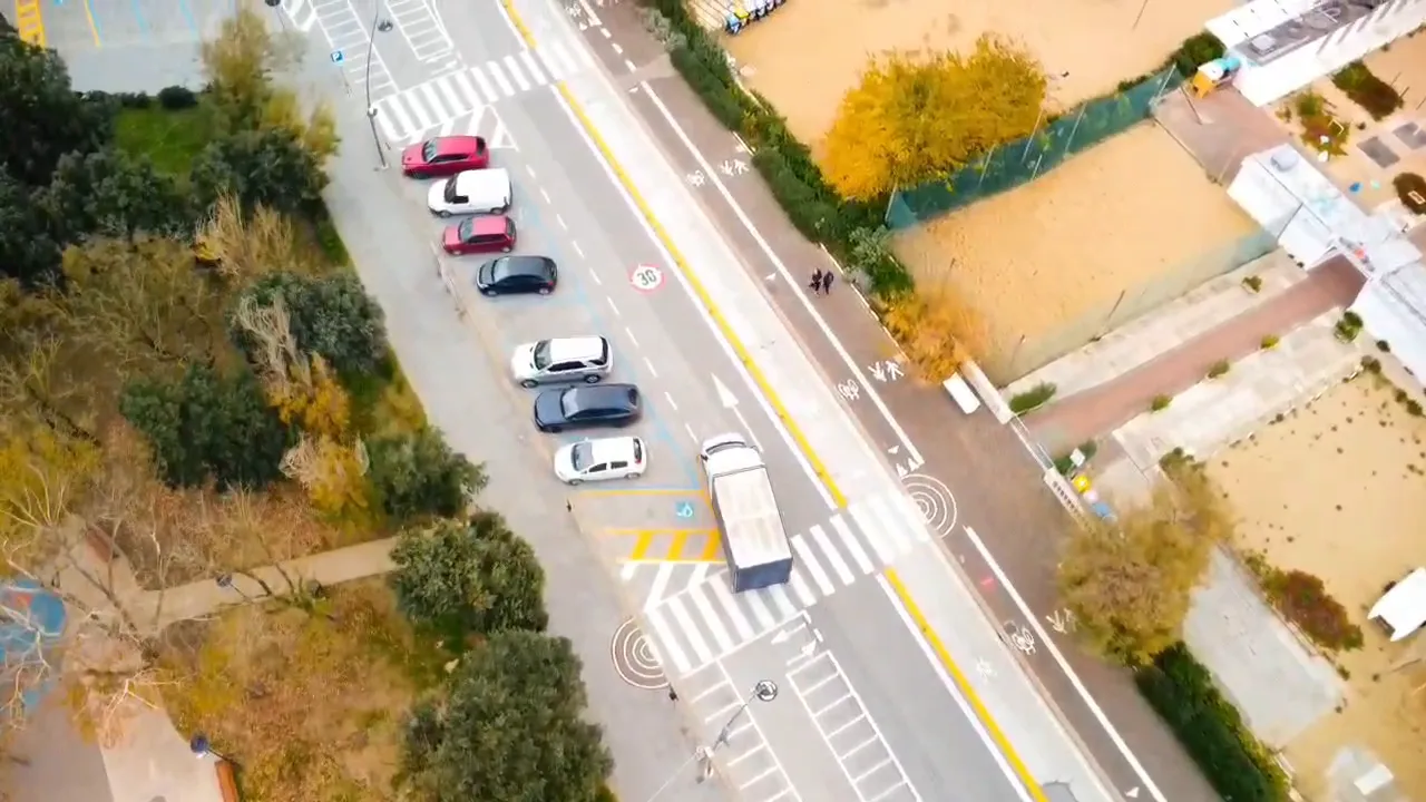 Bus Frozex w trasie – ujęcie z drona