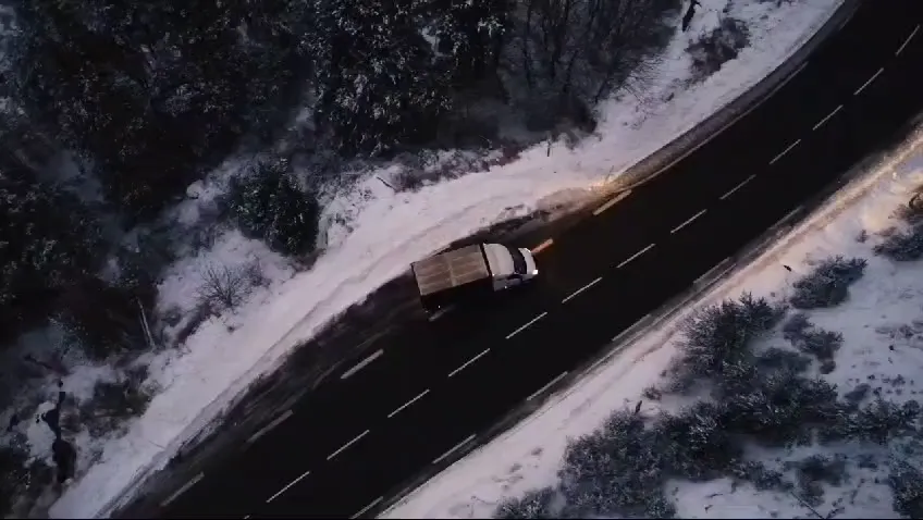 Zimowa trasa busa Frozex – ujęcie z drona
